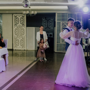 Ведущая Ксения Абраженчик